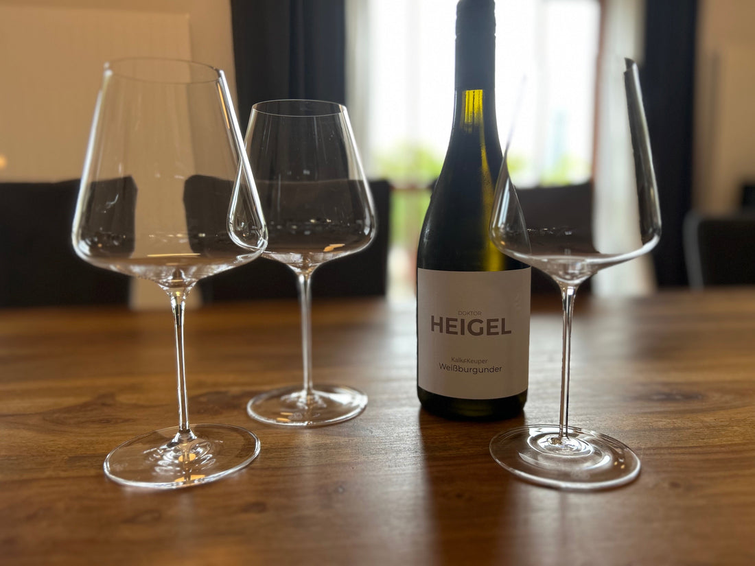 Die guten Dinge finden zusammen: das perfekte Weinglas von der Glasmanufaktur Sophienwald zum edlen Menü mit Weinbegleitung mit Top-Weinen vom Weingut Dr. Heigel !
