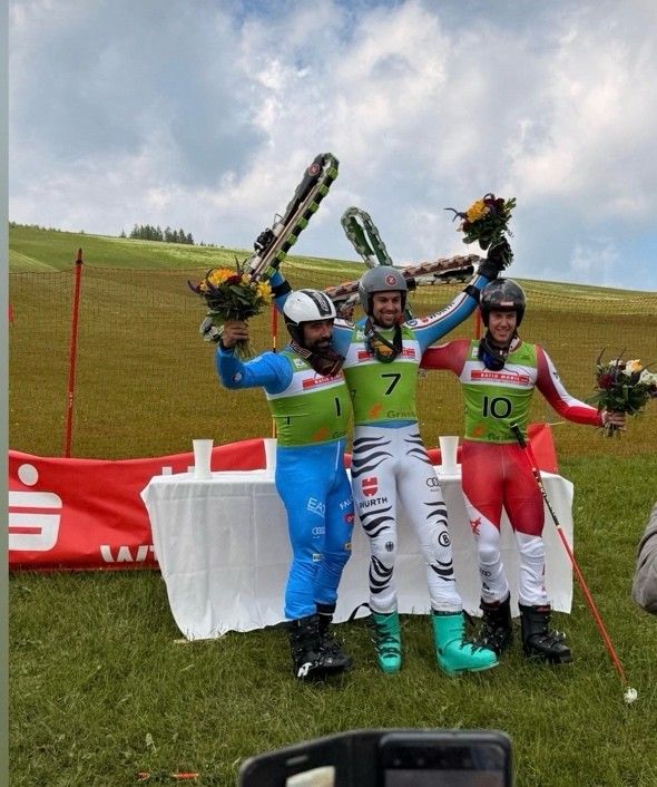 Ein echter Macher dominiert: Grasski-Star Marcel Knapp gewinnt zum Weltcup-Auftakt in Neudorf